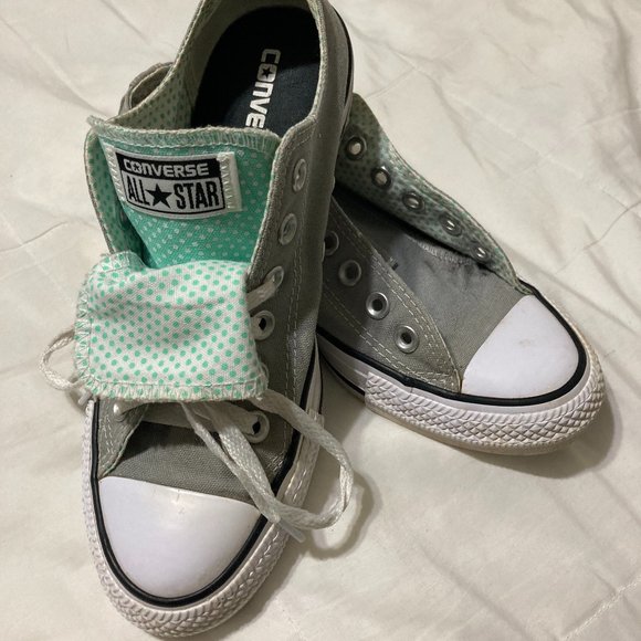 Converse LowTop  Fashion Women's Sneakers Size 7 - Picture 1 of 4